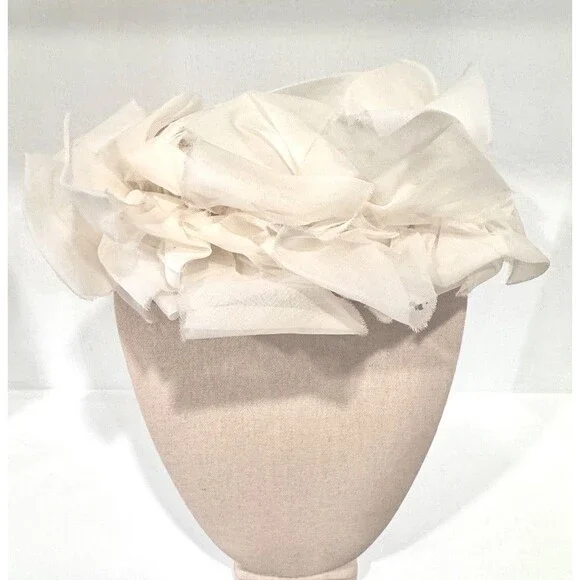 Vintage 1960s Union Made Cream Pillbox Hat Floral Petal Cocktail Church Derby - Picture 2 of 13